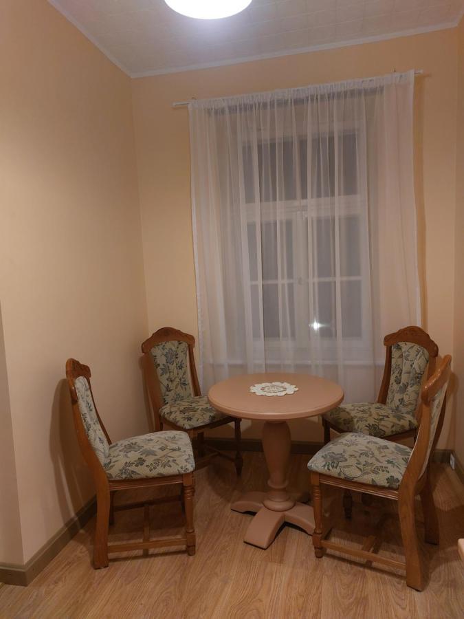 Pils Ielas Apartamenti Kandava Exterior foto